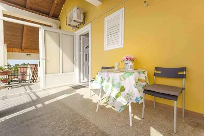 Studio mit Balkon und Klimaanlage