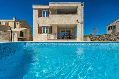 Ferienhaus mit Pool und Klimaanlage