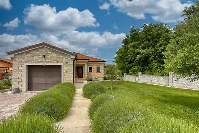 Villa mit eigenem Pool und Garten