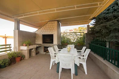 Studio mit Balkon und Grill