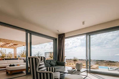 Villa mit Swimmingpool und Meerblick