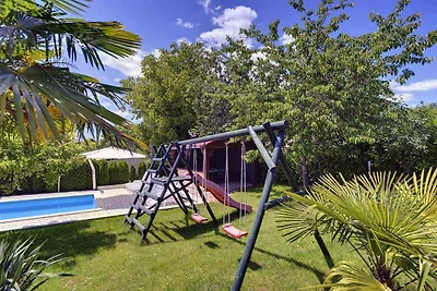 Ferienhaus mit Pool und Klimaanlage