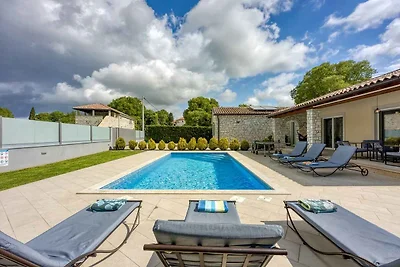 Villa mit Swimmingpool, Sauna, Whirlpool und