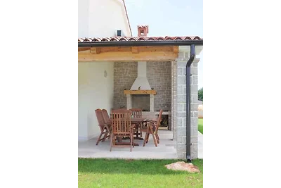 Ferienhaus mit Aussenpool und Grill