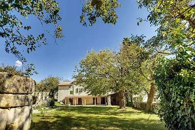 Villa mit Garten und Pool