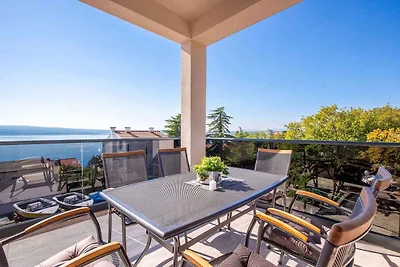 Ferienwohnung mit Pool- und Meerblick