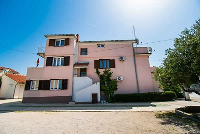 Ferienwohnung mit Terrasse und Grill