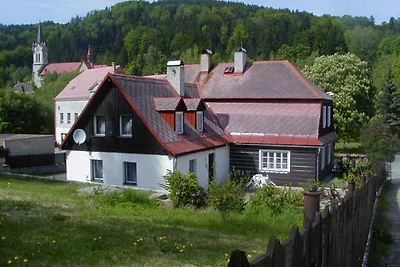 Ferienhaus mit Kaminofen in Hanglage