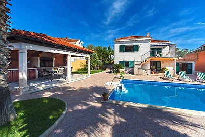 Villa mit Meerblick und Pool