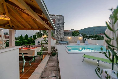 Ferienhaus mit Aussenpool, 50 m vom Meer