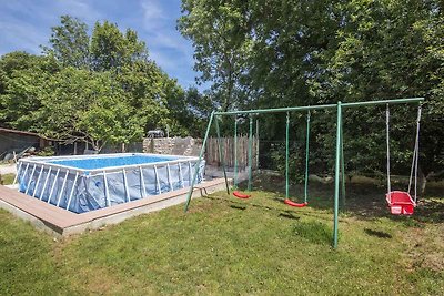 Ferienhaus mit Montagepool und schönem Garten