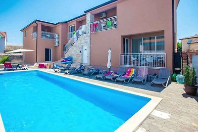 Ferienwohnung mit Swimmingpool, Spielzimmer,