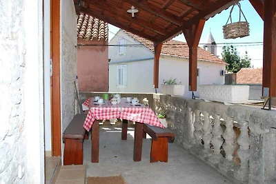 Gemütliche Ferienunterkunft Moskva in Sukošan