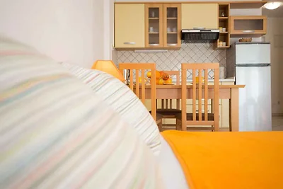 Studio mit Balkon und Klimaanlage