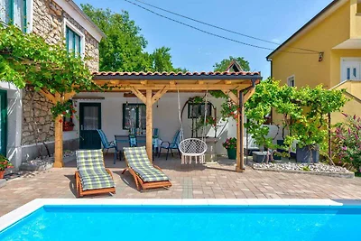 Ferienhaus mit Pool und Klimaanlage