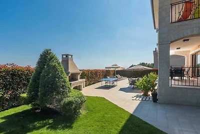 Villa mit Pool und Klimaanlage