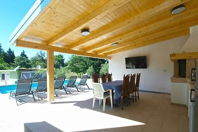 Ferienhaus mit Swimmingpool und überdachter