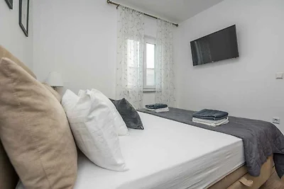 Ferienwohnung mit Terrasse und Grill