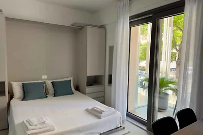 Studio mit Klimaanlage, Balkon und Internet