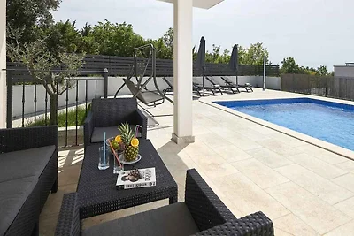 Villa mit Klimaanlage und Pool