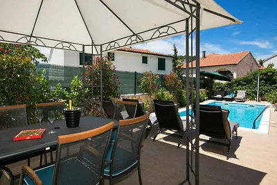 Komfortable Villa Marina mit privatem Pool un