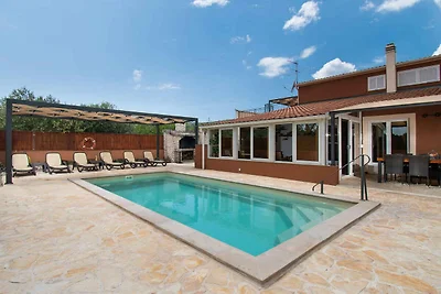 Ferienhaus mit Klimaanlage und Aussenpool