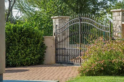 Villa mit Pool und Klimaanlage