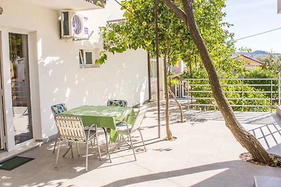 Ferienwohnung mit Pool und 80 m zum Strand