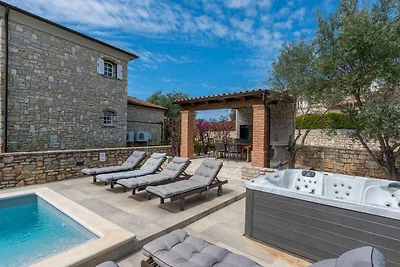 Villa mit Klimaanlage und Pool