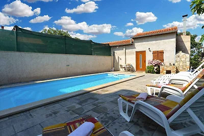Ferienwohnung mit Pool, Grill und Wlan