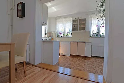 Ferienwohnung mit Terrasse und Balkon