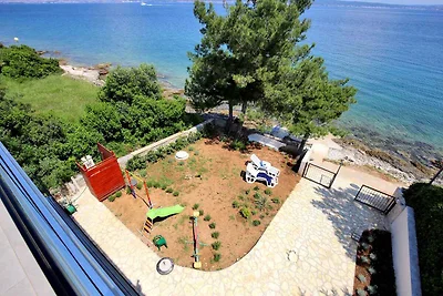 Villa mit Pool und direkt am Strand