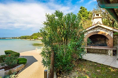 Gemütliches Ferienhaus Lucija in idyllischem