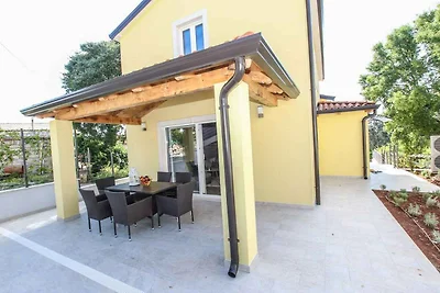 Villa mit Pool und Klimaanlage