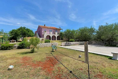 Villa mit Swimmingpool und grossem Garten