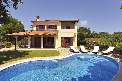 Villa mit Pool und Klimaanlage