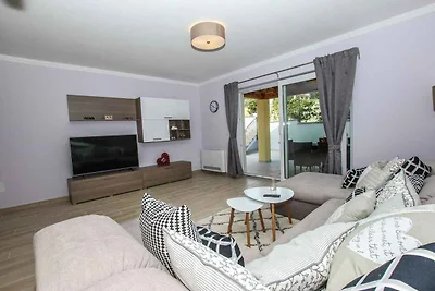 Villa mit Pool und Klimaanlage