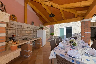 Ferienhaus Mit Pool und Wellnessbereich