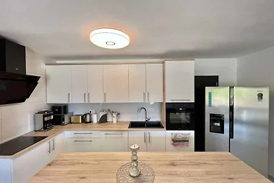 Villa modern eingerichtet mit Pool und