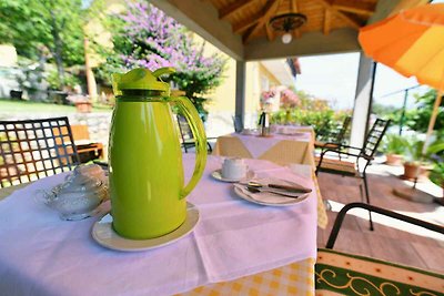 Ferienzimmer mit Balkon und Meerblick