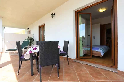 Ferienwohnung mit Terrasse und Meerblick