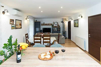 Ferienwohnung mit Terrasse und Grill