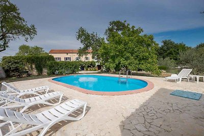 Ferienhaus mit Pool und Grill