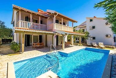 Charmante Ferienunterkunft Mihaela mit Meerbl