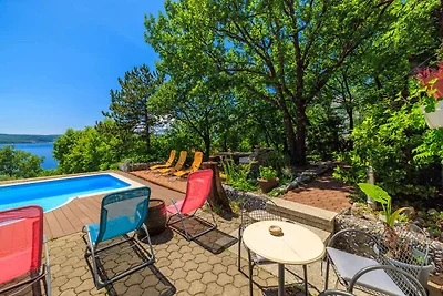 Ferienwohnung mit Pool und Meerblick