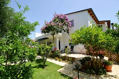 Ferienwohnung mit Garten und Kinderspielplatz