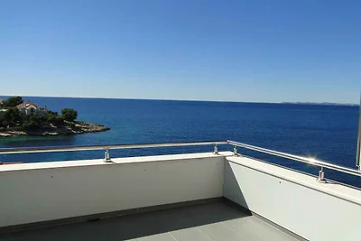 Ferienwohnung mit Pool und Meerblick