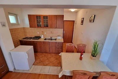 Studio mit Klimaanlage und Balkon
