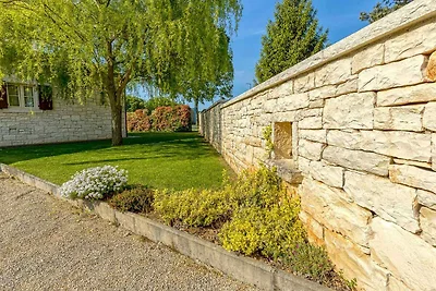 Villa mit Salzwasserpool und Klimaanlage