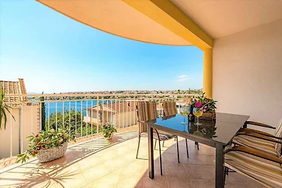 Ferienwohnung mit Pool und Meerblick
